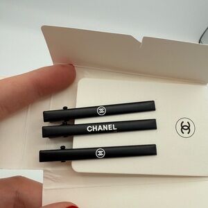 CHANEL Beaute Black Hair Clip Set